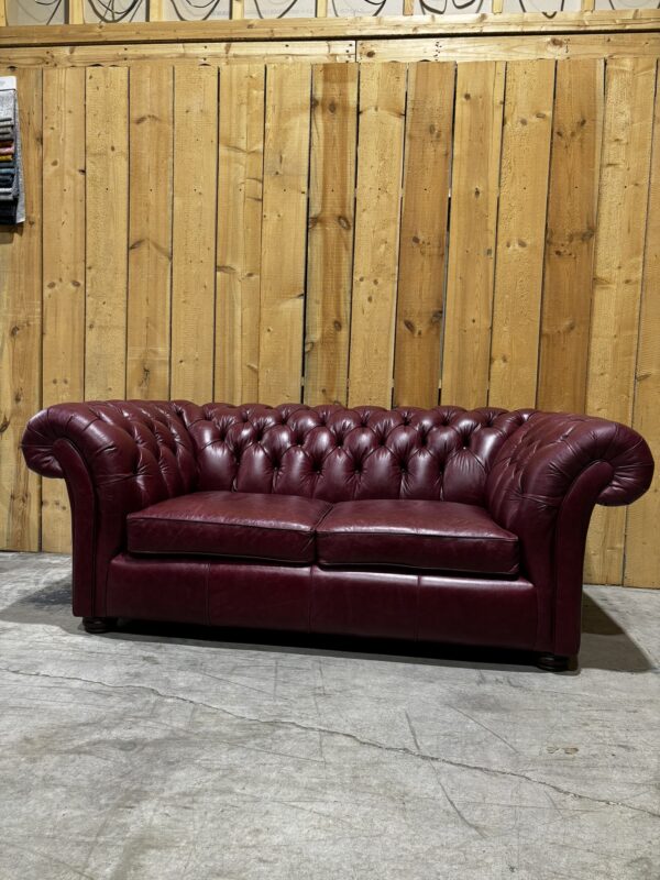Wandsworth 2 Seat Chesterfield Sofa - Old English Burgundy (Price Band B) - Image 4