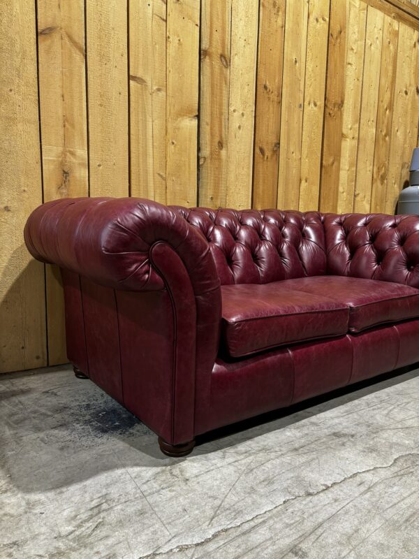 Wandsworth 2 Seat Chesterfield Sofa - Old English Burgundy (Price Band B) - Image 8