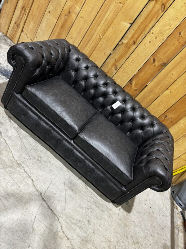 UK STOCK - London 2 Seater Chesterfield Sofa - Dune Charcoal Leather - Image 5