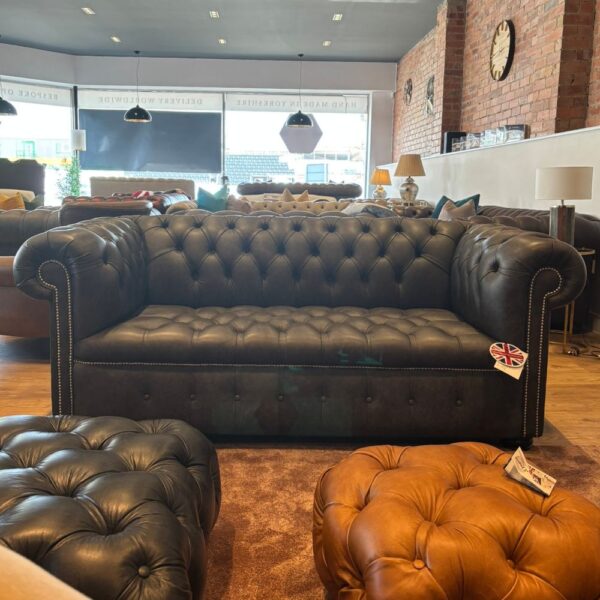 UK Showroom Stock - Manhattan 2 Seat Chesterfield Sofa  - Apache Pewter Leather - Image 5