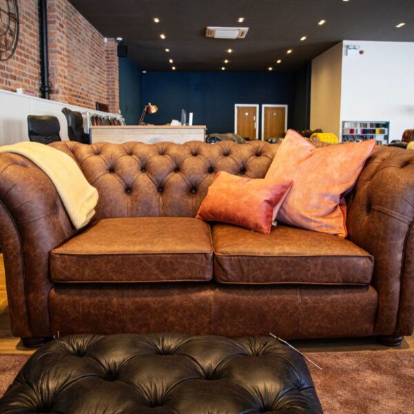 UK Showroom Stock - Wandsworth 2 Seat Chesterfield Sofa  - Apache Tan Leather - Image 5