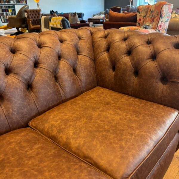 UK Showroom Stock - Wandsworth 2 Seat Chesterfield Sofa  - Apache Tan Leather - Image 6