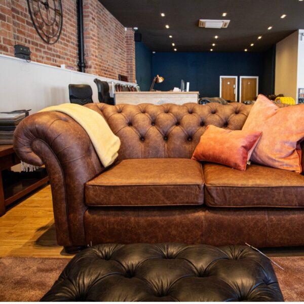 UK Showroom Stock - Wandsworth 2 Seat Chesterfield Sofa  - Apache Tan Leather - Image 7