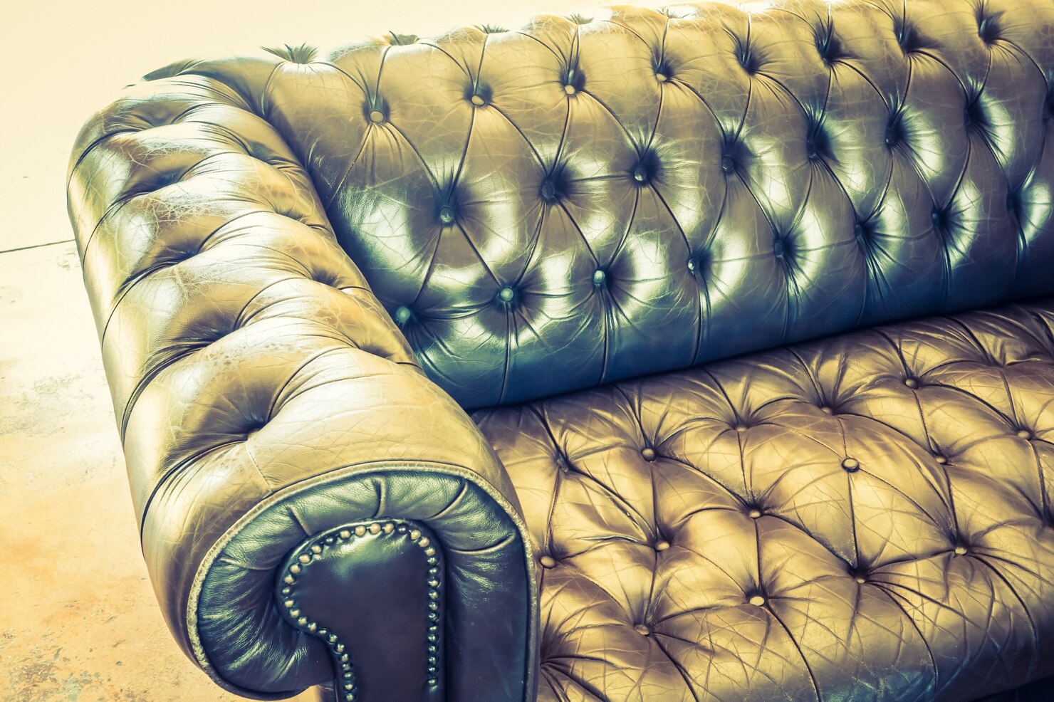 leather-chesterfield-sofa-maintenance